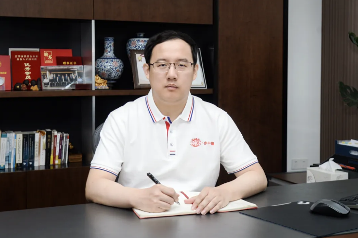[轉(zhuǎn)載錦繡天寧]一步干燥：查文浩和他的“一步哲學(xué)”